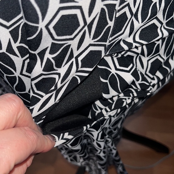 New York and Company women’s black and white flowy dress Size Large - Picture 4 of 7